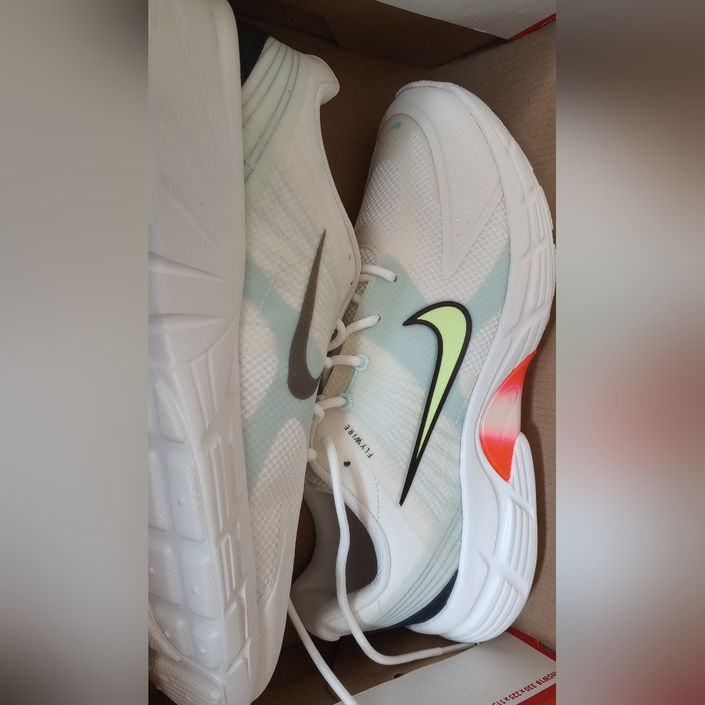Nikes size 10